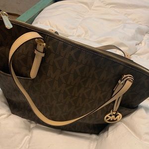 MK full zip purse